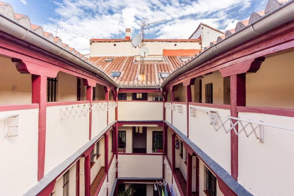 מדריד Bohemian 2Bedroom Attic In Lavapies מראה חיצוני תמונה